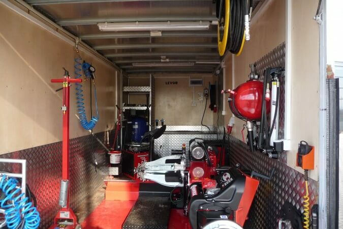 Фото автомобиля выездного шиномонтажа