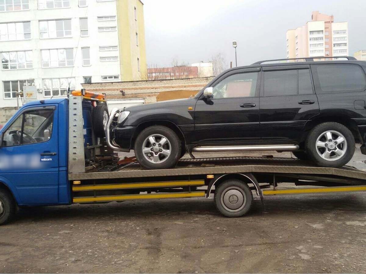 Фото эвакуации внедорожника