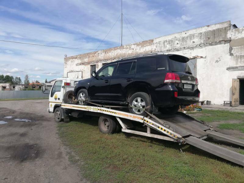 Фото эвакуации автомобиля в Барнауле