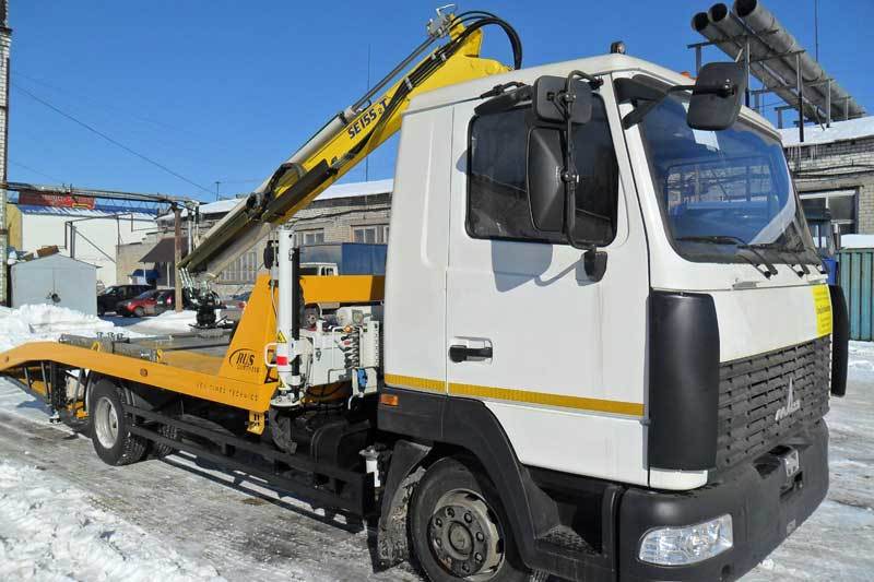 фото эвакуатор с ломанной платформой